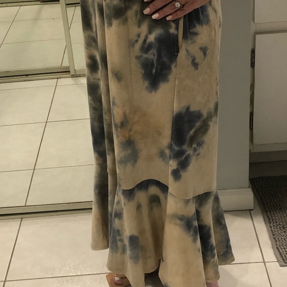 Cubic Zirconia size 8 beautiful ring. - Picture 2 of 8